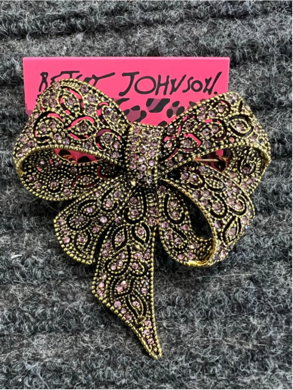 NWT Betsey Johnson Gold Toned And Pink Bow Pin Brooch Crystal Rhinestone
